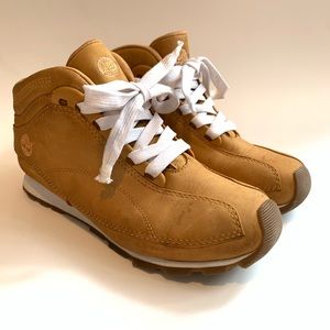 Timberland women’s lace up boots 6.5